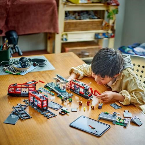 LEGO CITY TRAINS - TRAM E FERMATA DEL TRAM - 60423