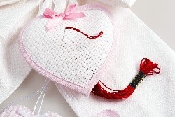 FIOCCO BIANCO DETTAGLI ROSA