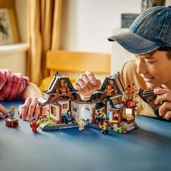 NINJAGO - LA BOTTEGA DELLE QUATTRO ARMI  15 ANNIVERSARIO - 71858